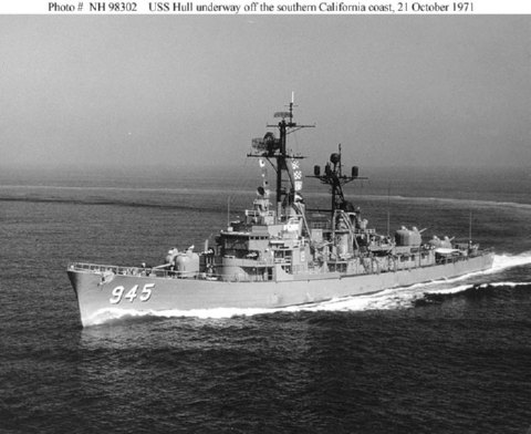 uss hull dd navy list usn naval destroyer classes ships crew 1971 destroyers war underway off states united diver photographed